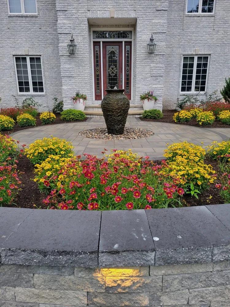 Reliable lawn mowing service experts serving Springfield, MA - Deleon Hardscapes