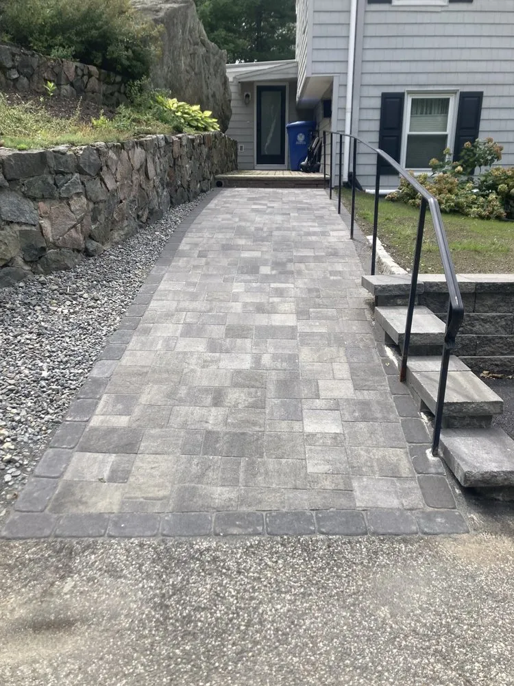 Trusted lawn care service in Lynn, MA - Deleon landscaping & construction