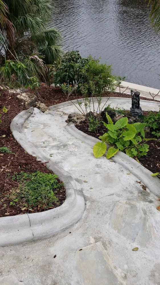 Custom lawn mowing service near you in Punta gorda, FL by Deleons Lawn Service