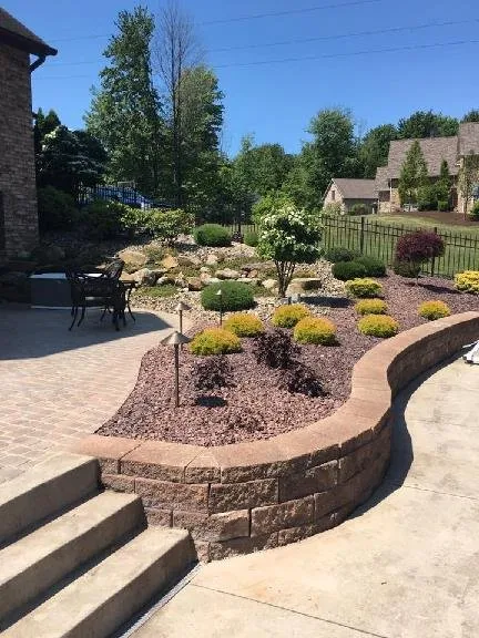 Local yard maintenance experts serving Sharon, PA - DelFratte's Landscaping