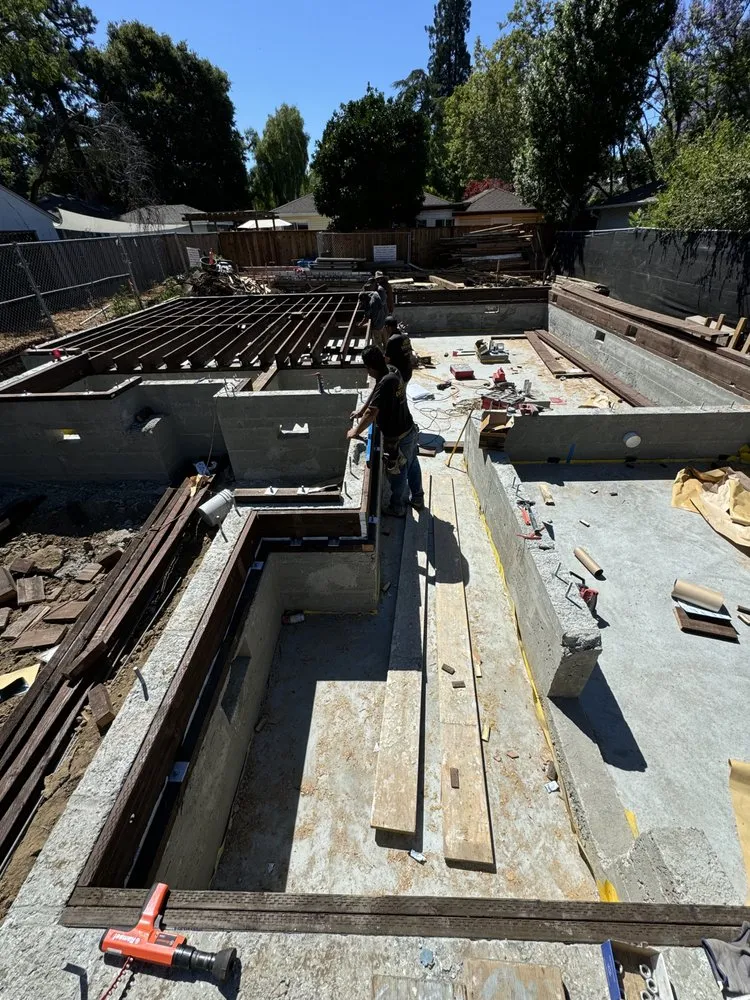 Custom outdoor landscaping in Redwood City, CA by Delgado Construction