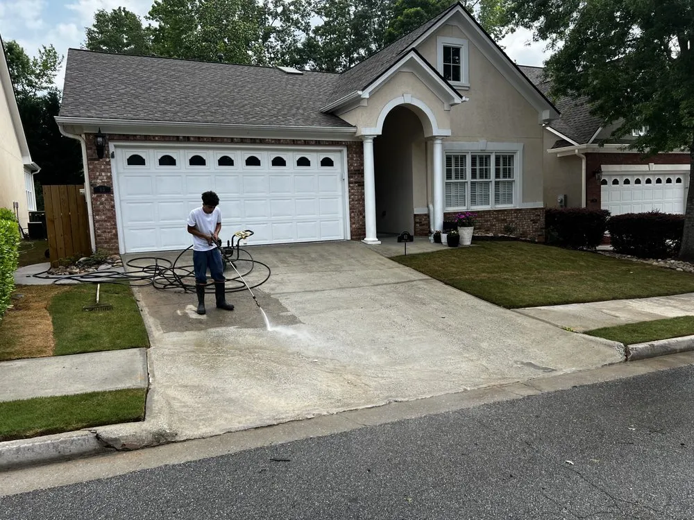 Local residential landscaping for year-round maintenance in Sharpsburg, GA by Delgado Solutions