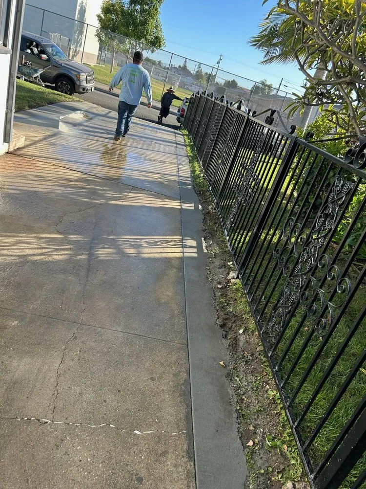 Top-rated lawn care service in Lawndale, CA - Delgados Landscape