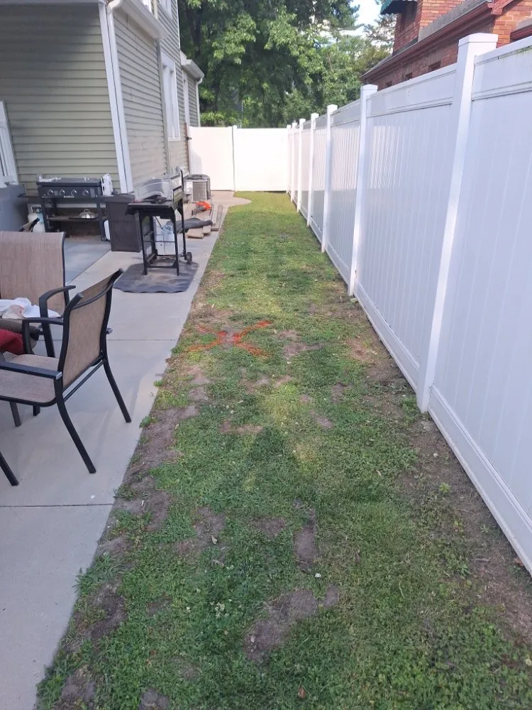 Reliable yard cleanup service with custom design across East Alton, IL - Delicate Lawncare