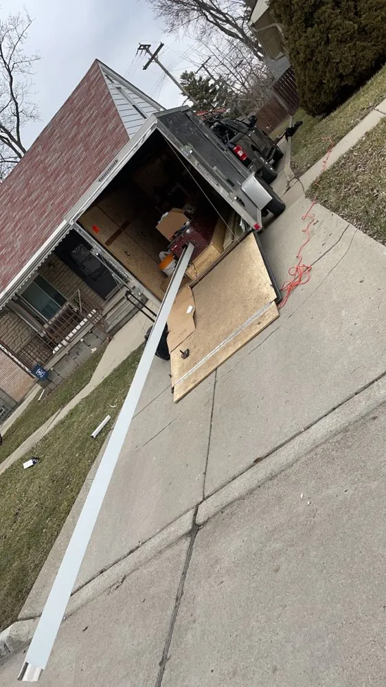 Top-rated lawn mowing service in Taylor, MI - Dell’s Gutters & Lawn Care