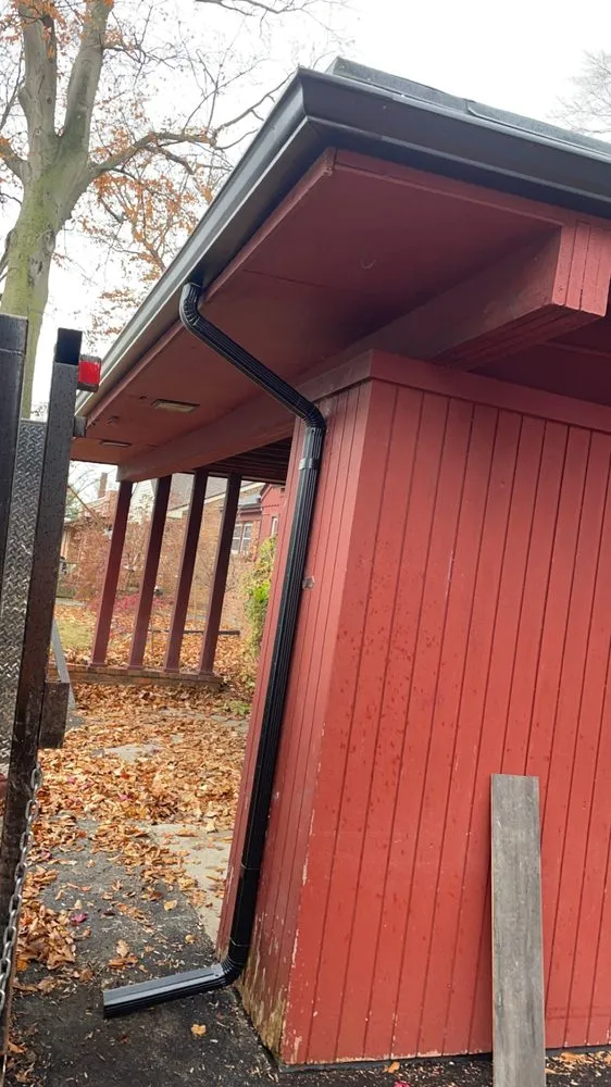 Affordable yard maintenance in Taylor, MI by Dell’s Gutters & Lawn Care