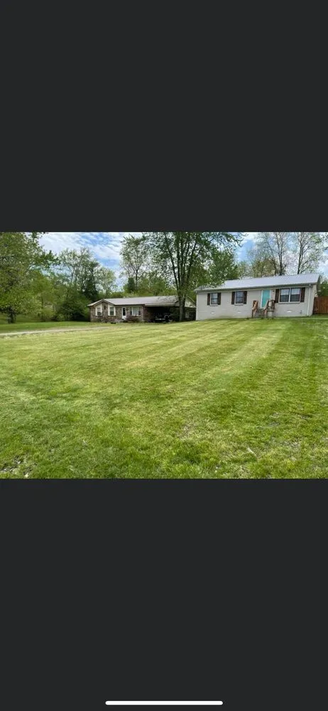 Local lawn care service with custom design in Dickson, TN by Deloach's Lawn Care