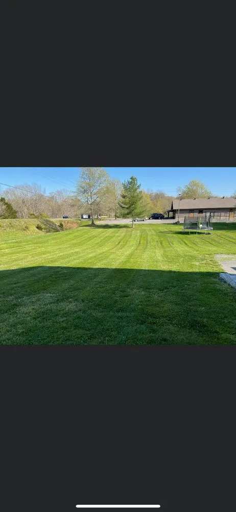 Expert yard maintenance in Dickson, TN by Deloach's Lawn Care