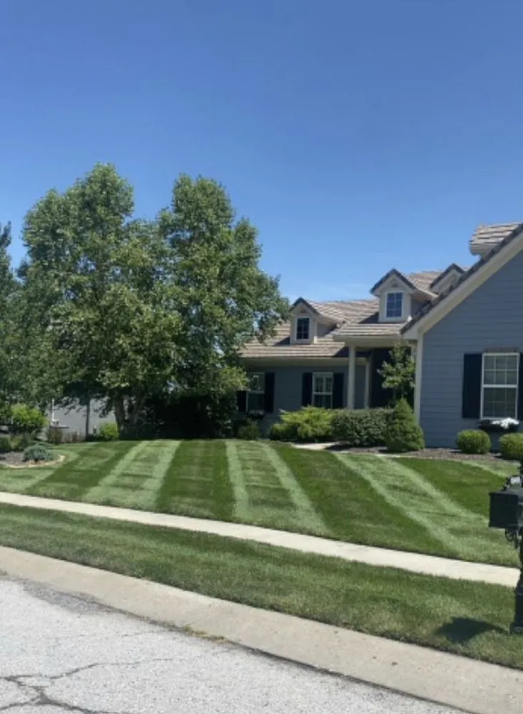 Professional garden landscaping in Agency, MO - Delong Grass Cutting Service