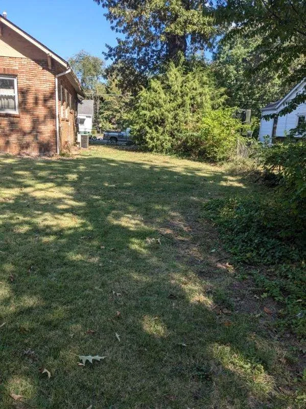 Affordable lawn mowing service for homes across Murray, KY - Deloy family lawn care