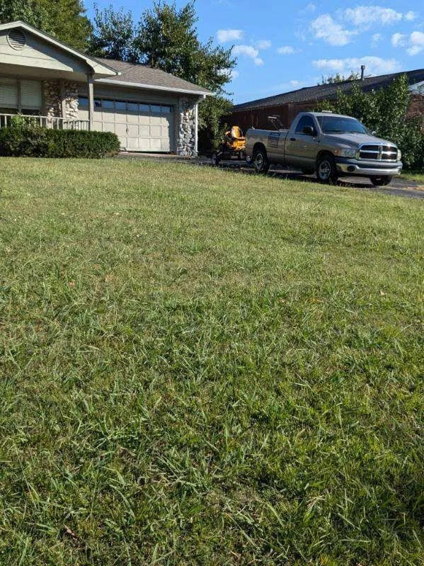 Local yard maintenance experts serving Murray, KY - Deloy family lawn care