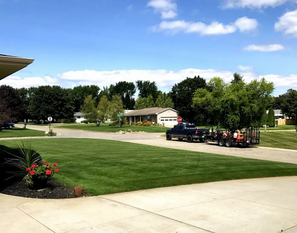 Trusted lawn mowing service in Oxford, MI - Del's Lawn care