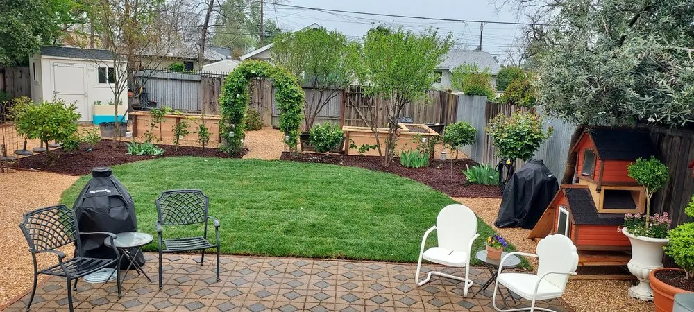 Custom garden landscaping for homes in Elk Grove, CA by Delta Construction & Landscape Service