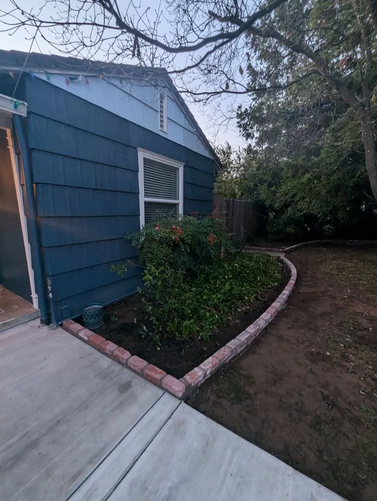 Affordable lawn mowing service experts serving Elk Grove, CA - Delta Construction & Landscape Service