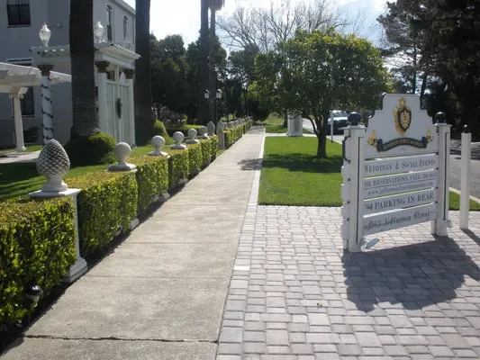 Delta Landscaping & Maintenance Logo