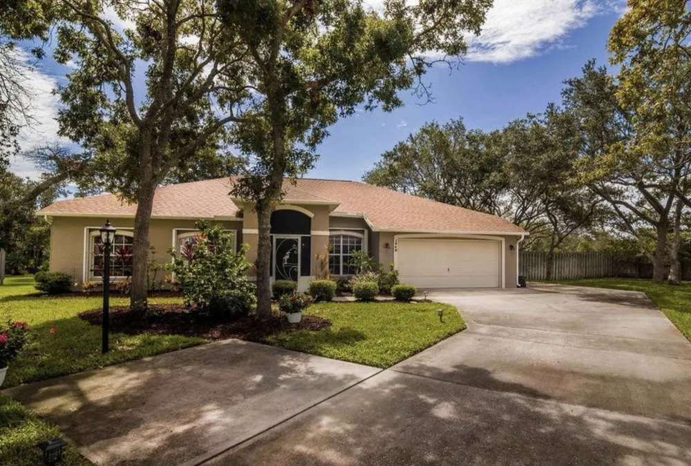 Reliable garden landscaping for outdoor upgrades in Malabar, FL by Delta Lawn Service