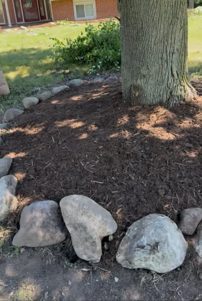 Professional yard cleanup service experts serving Bloomfield Hills, MI - Deluxe Landscaping