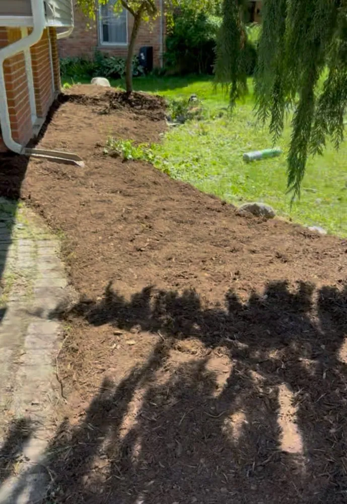 Local yard cleanup service in Bloomfield Hills, MI by Deluxe Landscaping