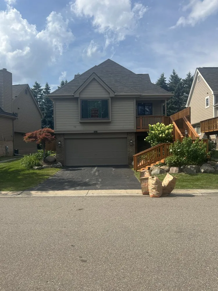 Local lawn care service in Bloomfield Hills, MI - Deluxe Landscaping