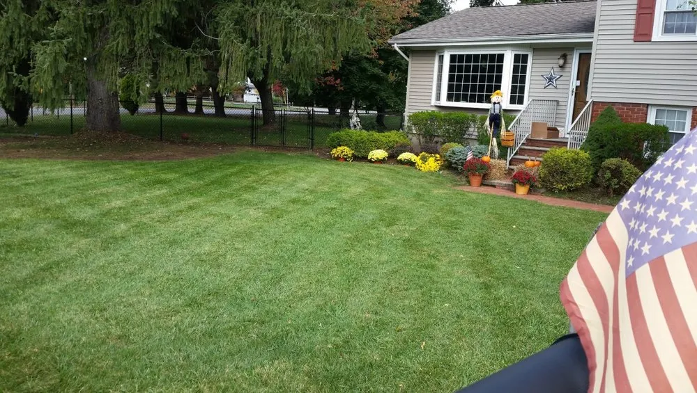 Custom garden landscaping in Cedar Knolls, NJ - Deluxe Lawns USA