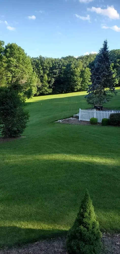Local landscaping services experts serving Cedar Knolls, NJ - Deluxe Lawns USA