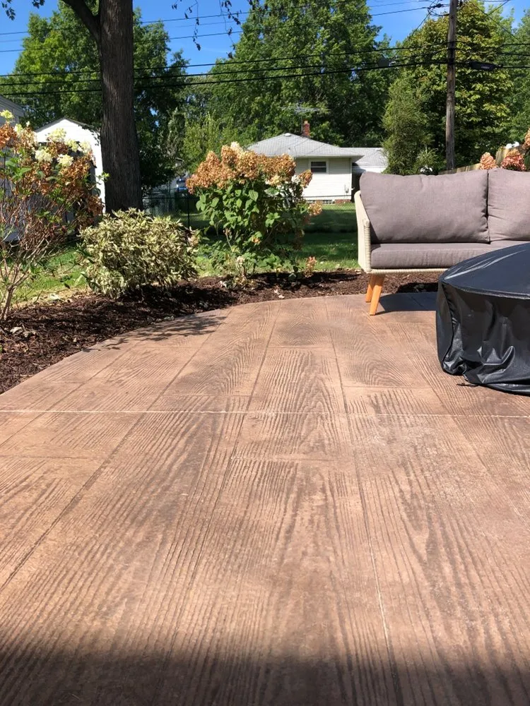 Professional residential landscaping experts serving Wickliffe, OH - Deluxe Outdoor Services