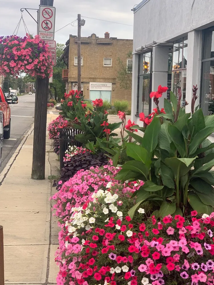 Trusted garden landscaping in Wickliffe, OH by Deluxe Outdoor Services