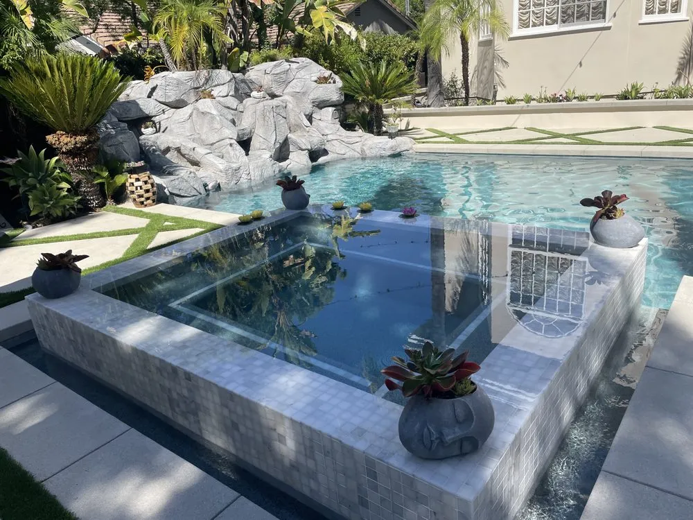 Local landscaping services experts serving Los Angeles, CA - Deluxe Pool