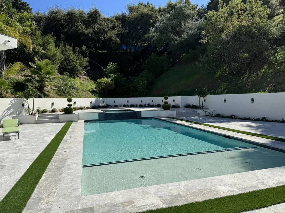 Affordable yard cleanup service experts serving Los Angeles, CA - Deluxe Pool