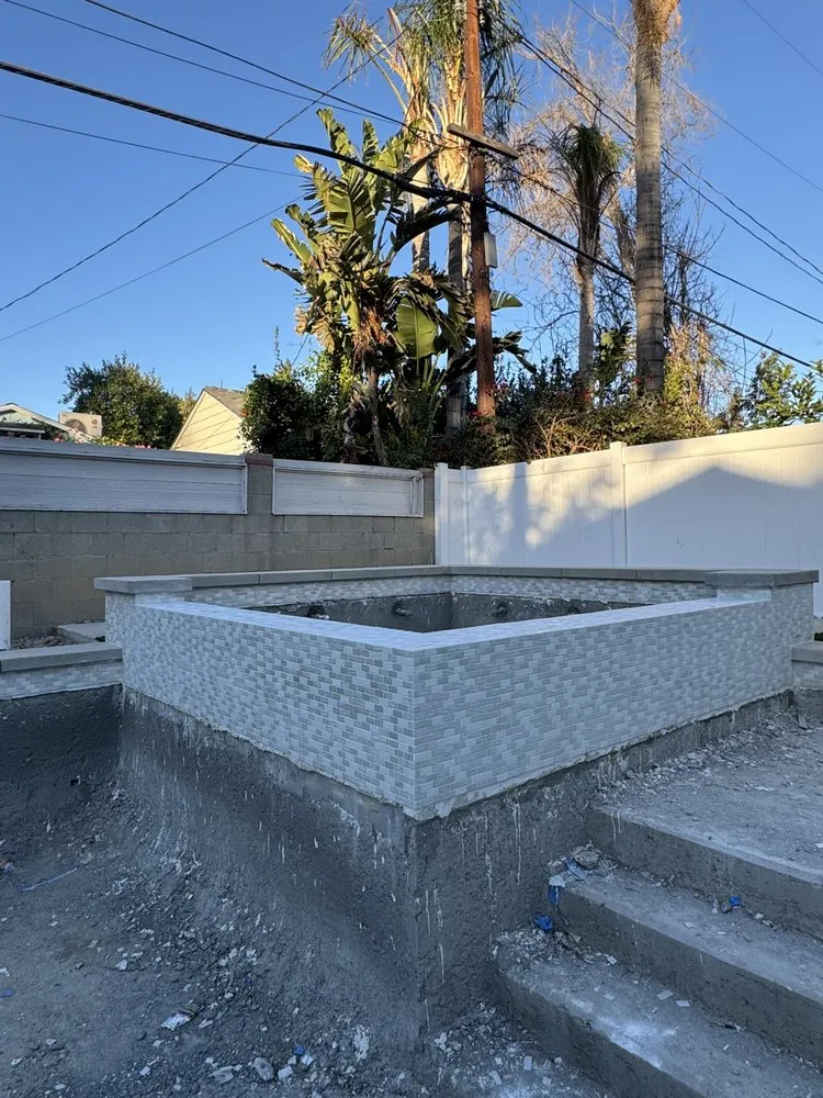 Trusted lawn care service for residential properties across Los Angeles, CA - Deluxe Pool