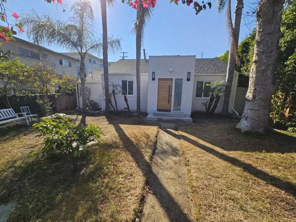 Local lawn care service in Los Angeles, CA - Deluxe Pool