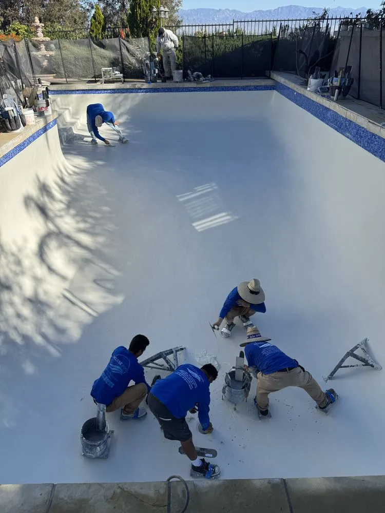 Affordable yard maintenance experts serving Los Angeles, CA - Deluxe Pool