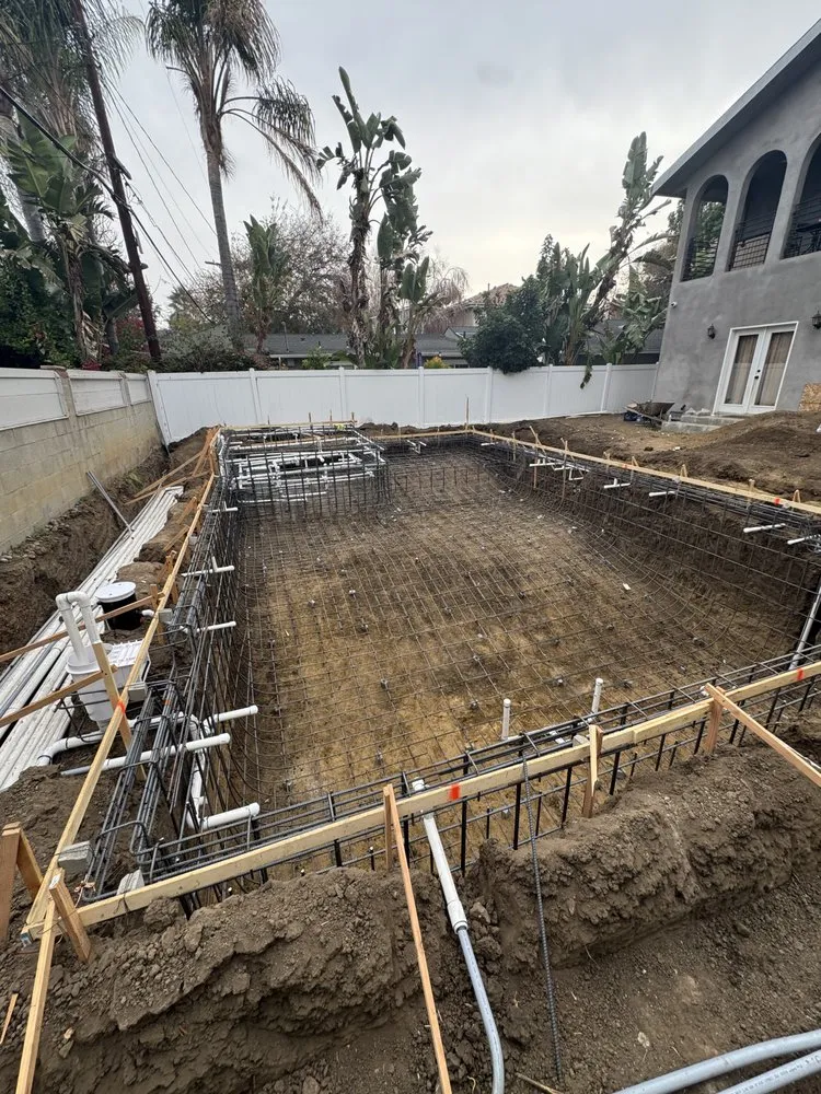 Trusted lawn care service for beautiful yards across Los Angeles, CA - Deluxe Pool