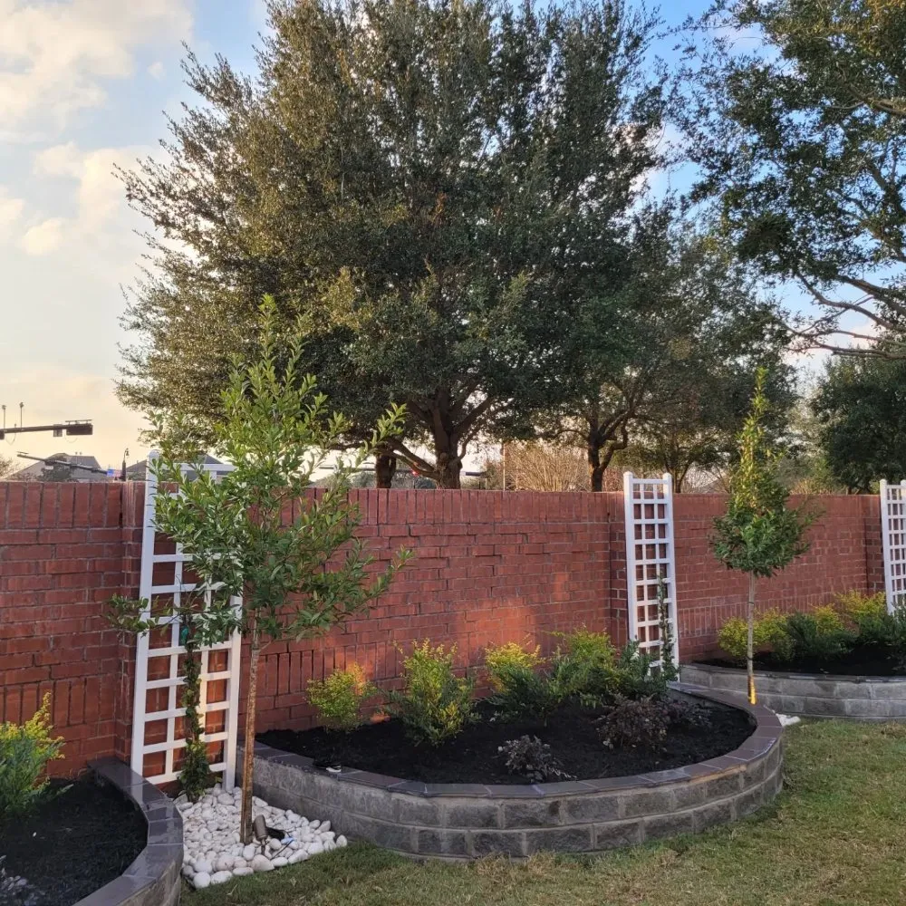 Expert lawn mowing service in Cypress, TX - Deluxscapes