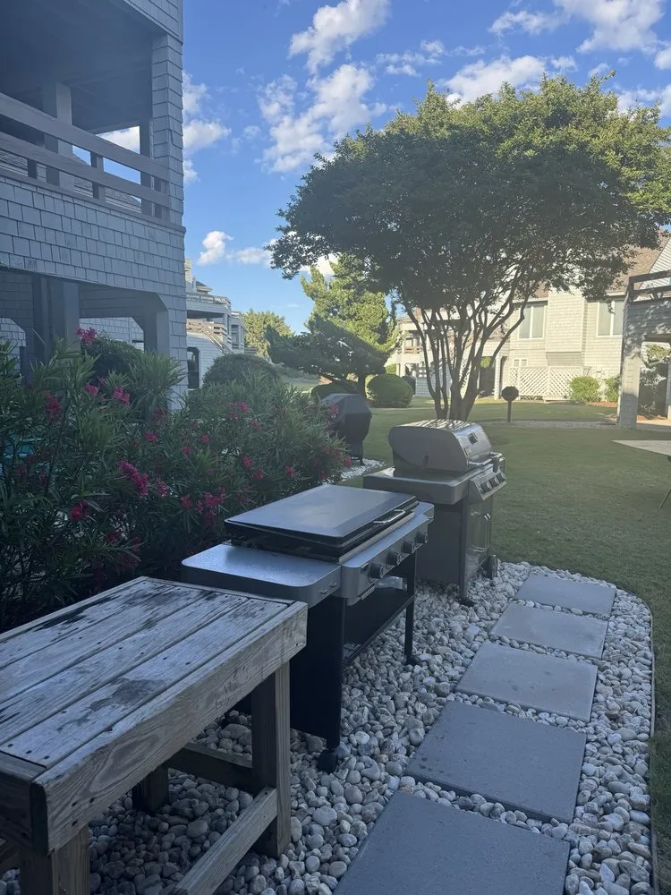 Top-rated garden landscaping in Powells Point, NC by Delvale’s Services