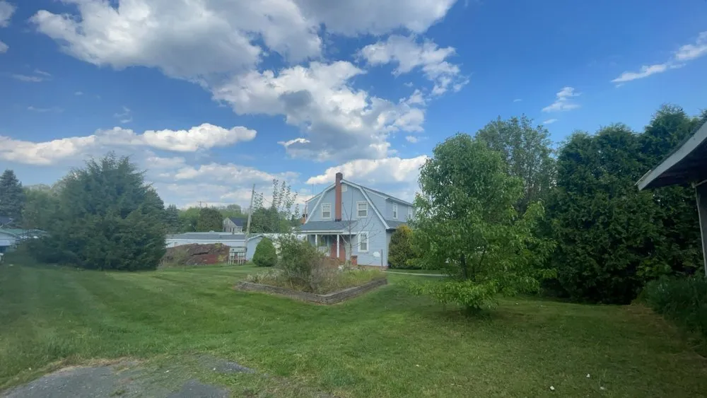 Custom residential landscaping for homes in Reading, PA by Delvalles Lawncare