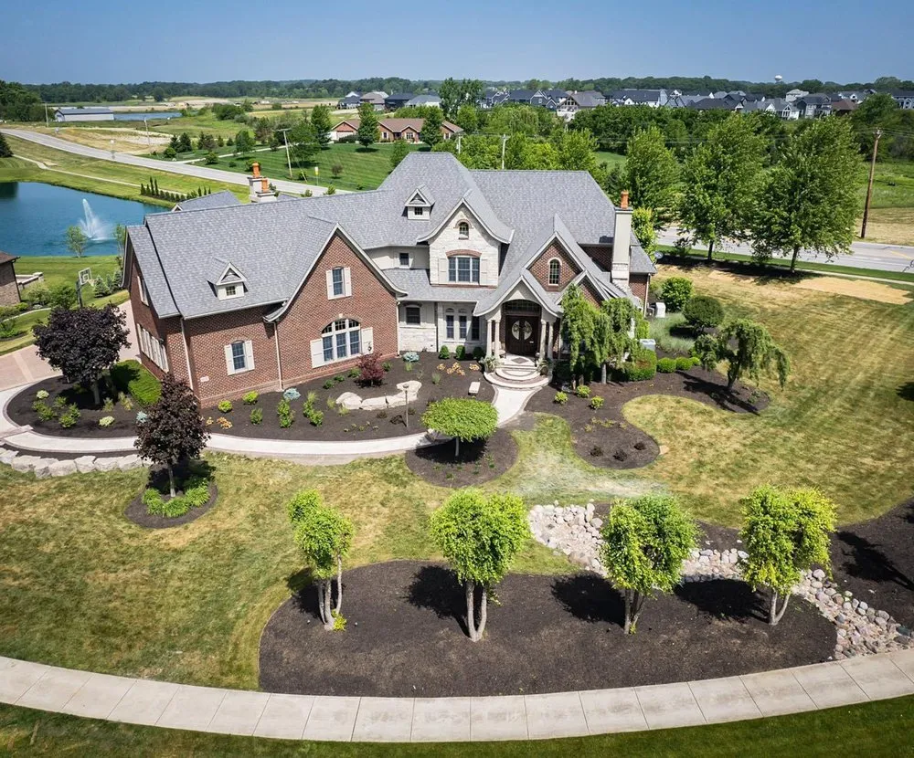 Top-rated yard maintenance experts serving Valparaiso, IN - DEM Lawn Maintenance