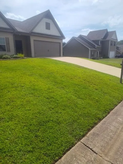 Custom yard maintenance in Good Hope, AL - Demoss Property Preservation