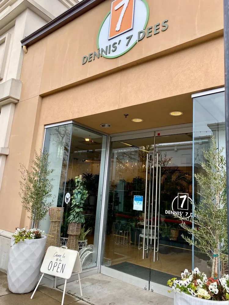 Reliable residential landscaping experts serving Tigard, OR - Dennis' 7 Dees Urban Plant Shop