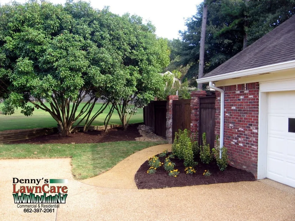 Trusted lawn mowing service experts serving Tupelo, MS - Denny's Lawn Care