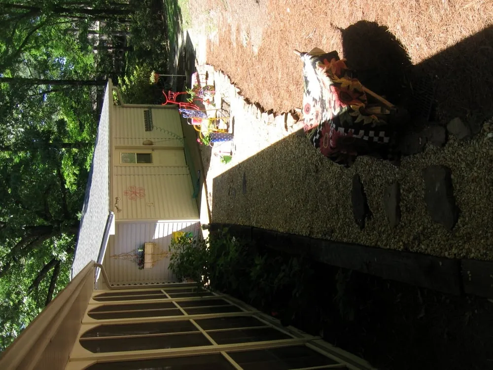 Local garden landscaping for beautiful yards in Tupelo, MS by Denny's Lawn Care