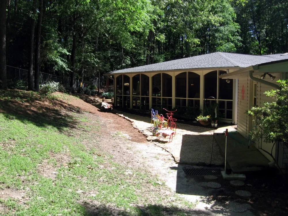 Custom lawn care service in Tupelo, MS by Denny's Lawn Care