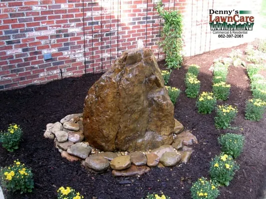 Denny's Lawn Care Logo