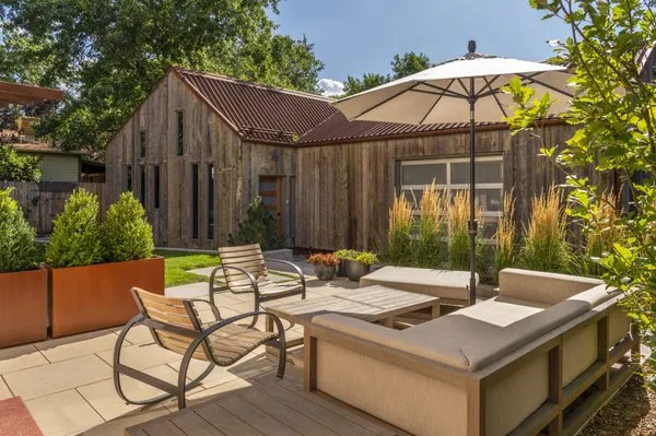 Denver Landscapes Logo