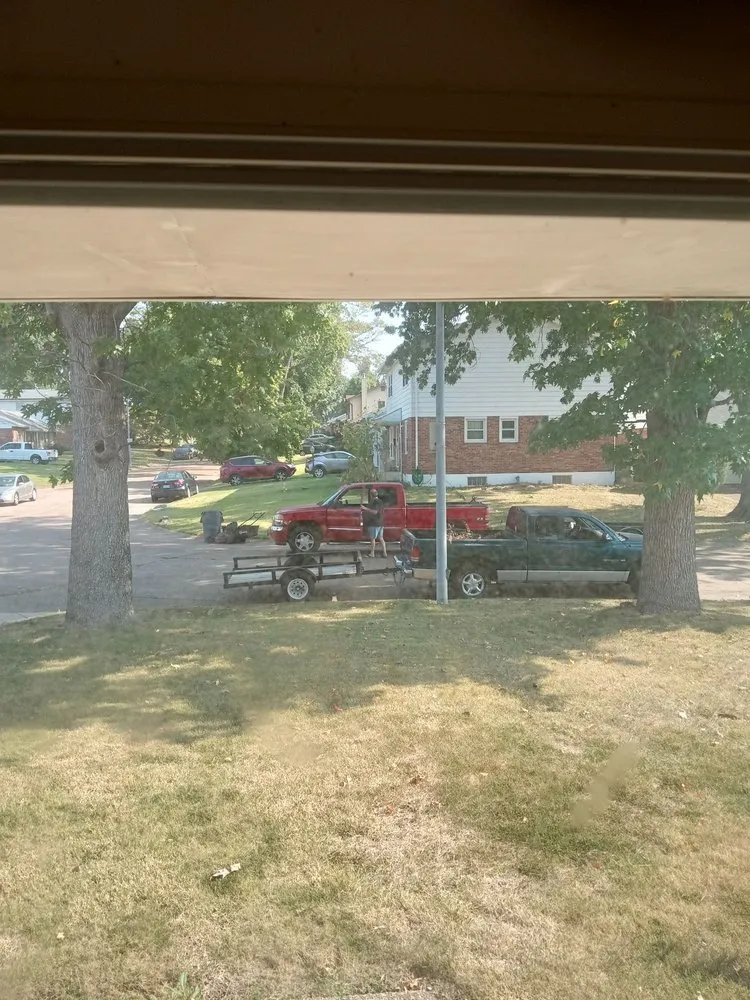 Top-rated landscape installation for homes in Saint Louis, MO by Dependable Lawn Care Snowplowi