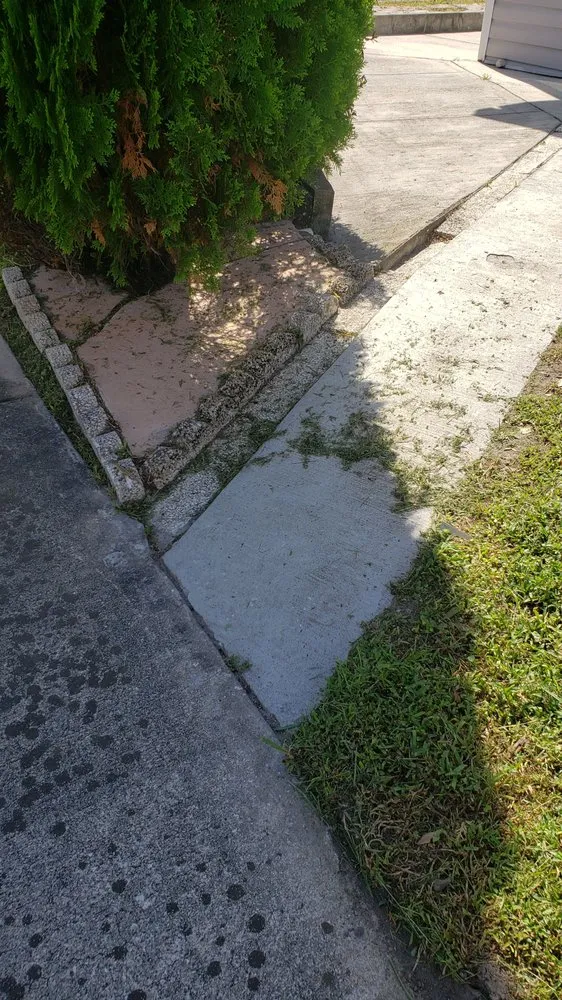 Top-rated yard maintenance in Kissimmee, FL by Dependable Lawn Service of Kissimmee