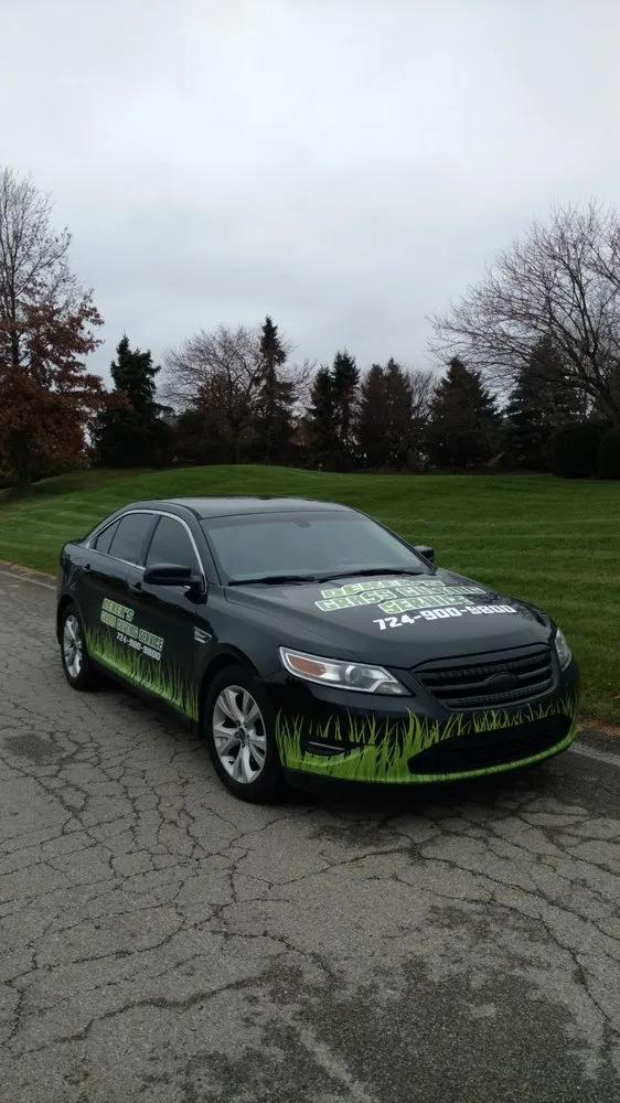 Professional lawn mowing service experts serving Butler, PA - Derek's Grass Cutting Service