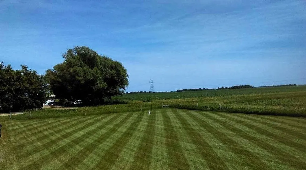 Reliable lawn mowing service experts serving Kansas City, MO - DeRocher's Lawn Salon