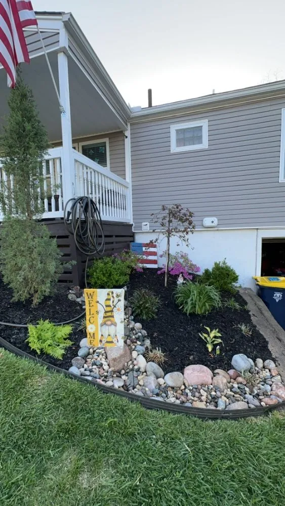 Custom lawn mowing service in Kansas City, MO - DeRocher's Lawn Salon