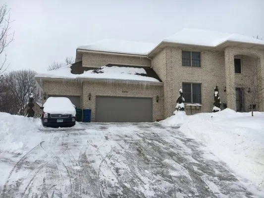 Derrell's Lawn Care & Snow Removal Service Logo